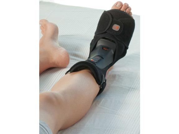 Malleonite night splint on a foot in bed